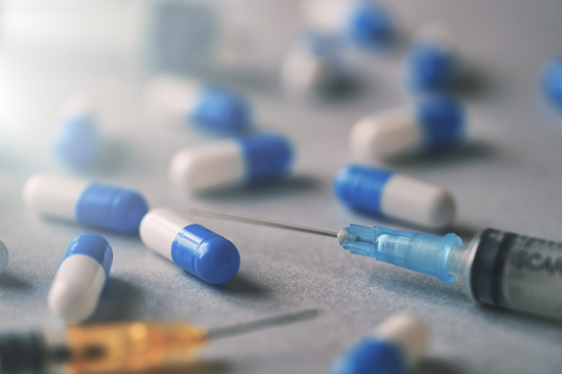定期的に薬や痛み止めの湿布などを使用した方が良い?
