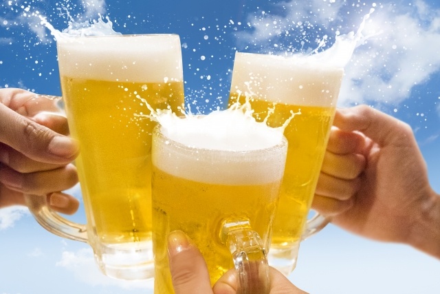 お酒を飲む!